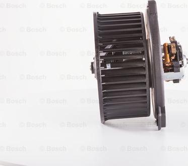 BOSCH 9 130 451 143 - Elettromotore, Ventola radiatore www.autoricambi360.it