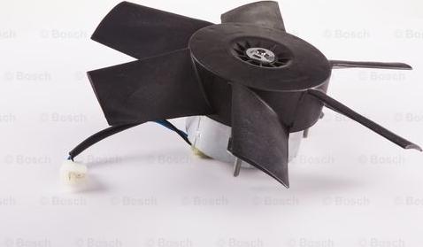 BOSCH 9 130 451 106 - Elettromotore, Ventola radiatore www.autoricambi360.it
