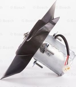 BOSCH 9 130 081 058 - Elettromotore, Ventola radiatore www.autoricambi360.it