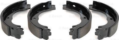 BOSCH 0 986 487 951 - Kit ganasce freno www.autoricambi360.it