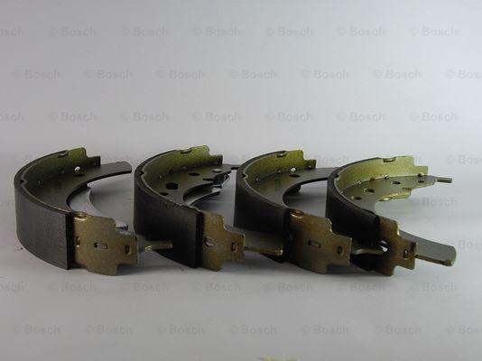 BOSCH 0 986 487 012 - Kit ganasce freno www.autoricambi360.it