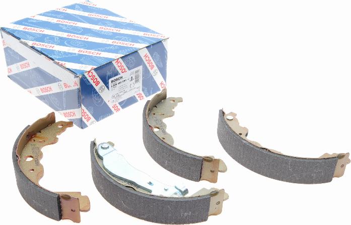 BOSCH 0 986 487 899 - Kit ganasce freno www.autoricambi360.it