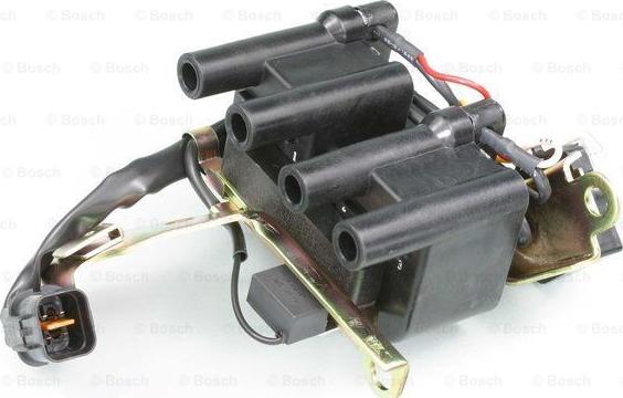 BOSCH 0 986 221 013 - Bobina d'accensione www.autoricambi360.it
