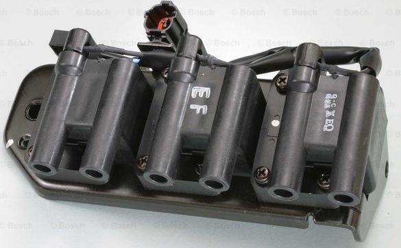 BOSCH 0 986 221 020 - Bobina d'accensione www.autoricambi360.it