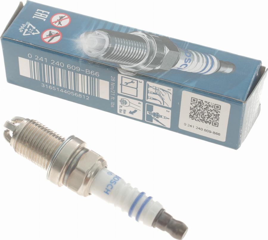 BOSCH 0 241 240 609 - Candela accensione www.autoricambi360.it