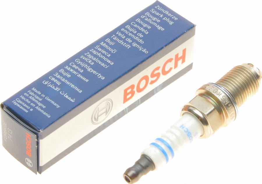 BOSCH 0 242 240 587 - Candela accensione www.autoricambi360.it