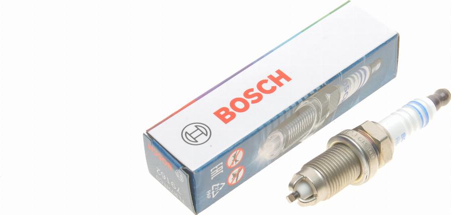 BOSCH 0 242 235 788 - Candela accensione www.autoricambi360.it