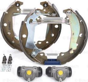 BOSCH 0 204 114 001 - Kit ganasce freno www.autoricambi360.it