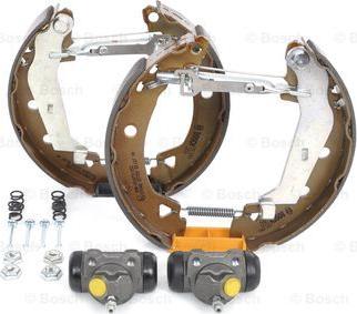 BOSCH 0 204 114 008 - Kit ganasce freno www.autoricambi360.it