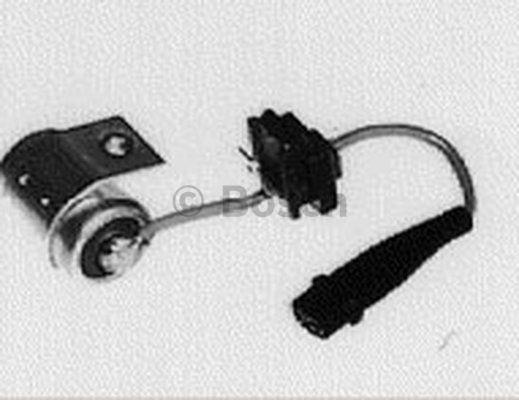 BOSCH 1 237 330 302 - Condensatore, Impianto d'accensione www.autoricambi360.it