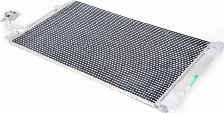NRF 35622 - Condensatore, Climatizzatore www.autoricambi360.it