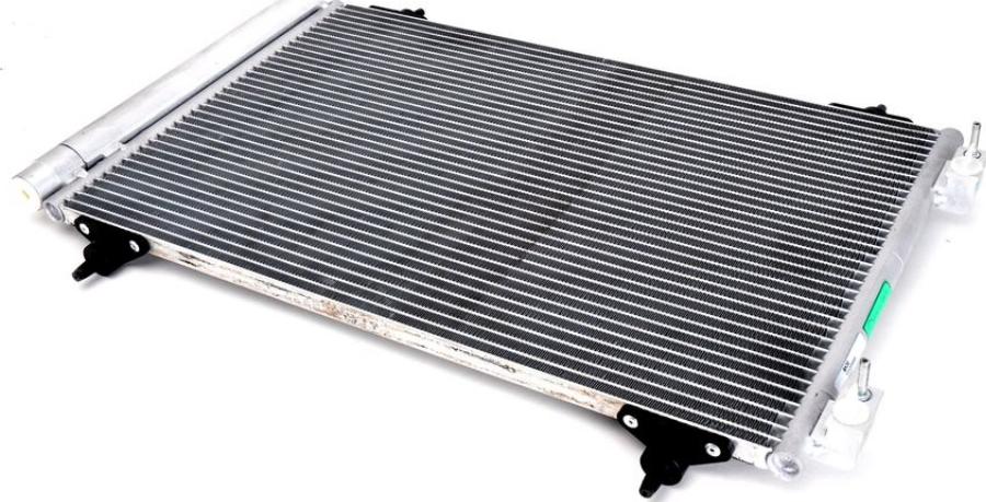 NRF 35844 - Condensatore, Climatizzatore www.autoricambi360.it