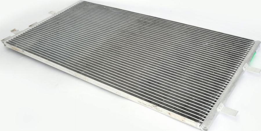 NRF 35846 - Condensatore, Climatizzatore www.autoricambi360.it
