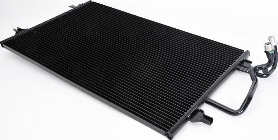 NRF 35226 - Condensatore, Climatizzatore www.autoricambi360.it
